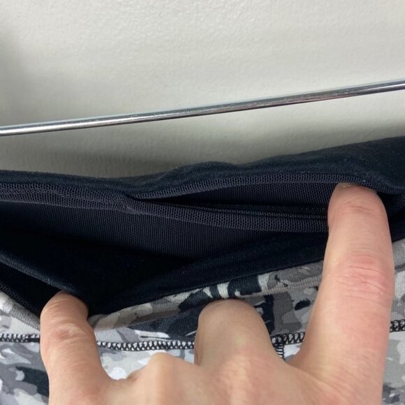 Under Armour Shape Shifter Printed Leggings Pants Size Small Running Fitness S - Picture 3 of 12